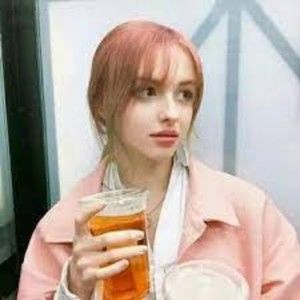 Meet your Posher, Cecilia